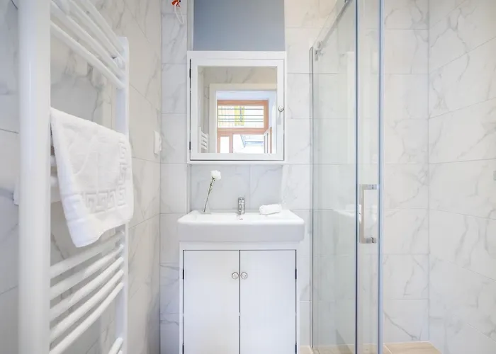Apartment Bpr Blooming Design With A/c Budapest