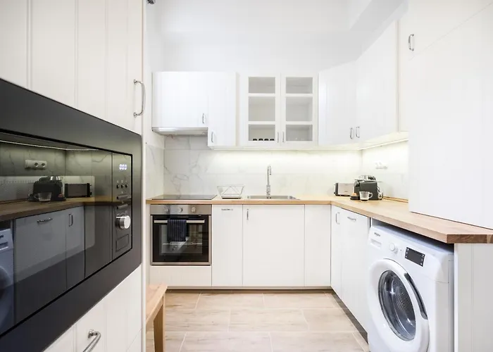Apartment Bpr Blooming Design With A/c Budapest