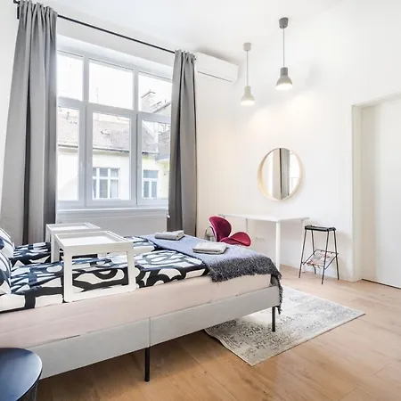 Bpr Blooming Design With A/c Apartment