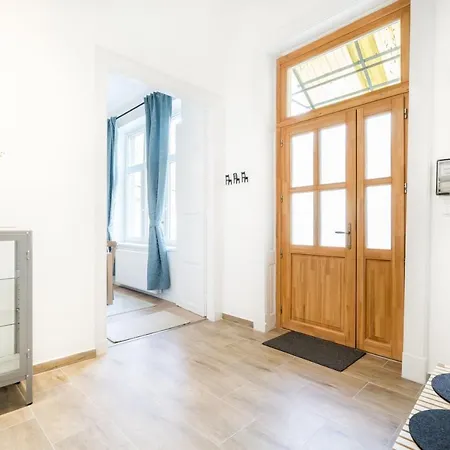 Bpr Blooming Design With A/c Apartment