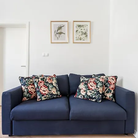 Apartman Bpr Blooming Design With A/c