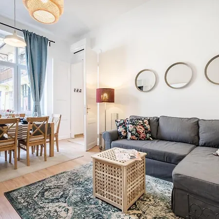 Apartman Bpr Blooming Design With A/c